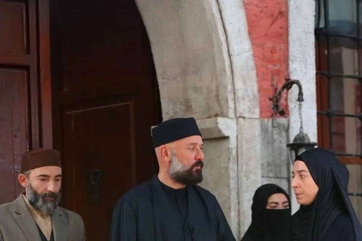 Kızıl Goncalar 22. Bölüm Fragmanı Yayınlandı: Mira ve Zeynep’in Çarpıcı Yüzleşmesi