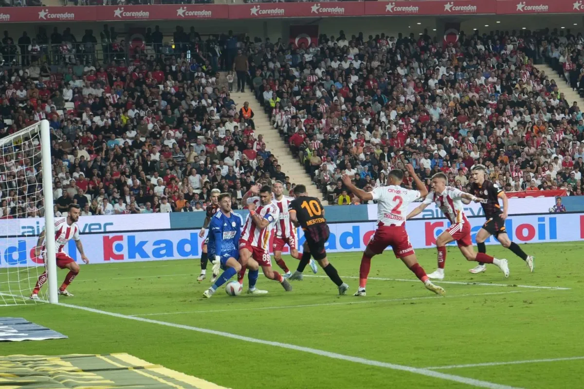 Galatasaray, Antalyaspor'u 3-0 Mağlup Etti, Maç özeti ve önemli anları