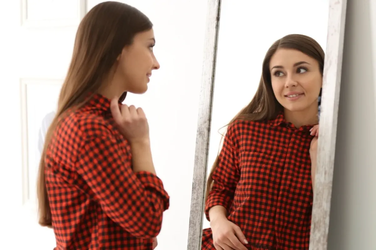 Narsisizm Nedir? Belirtileri, Çeşitleri, Tedavisi ve Hayattaki Etkileri