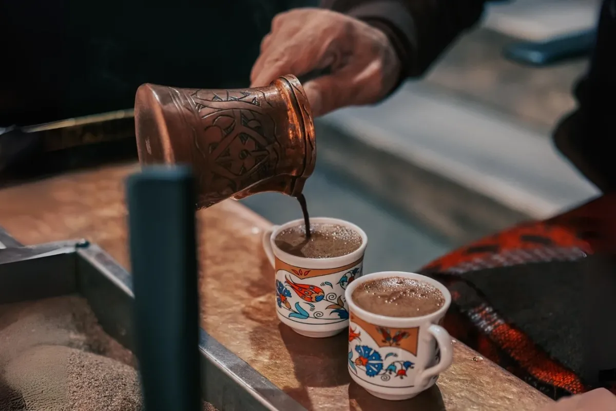 Günde Kaç Fincan Türk Kahvesi İçmeli? Faydaları ve Zararları