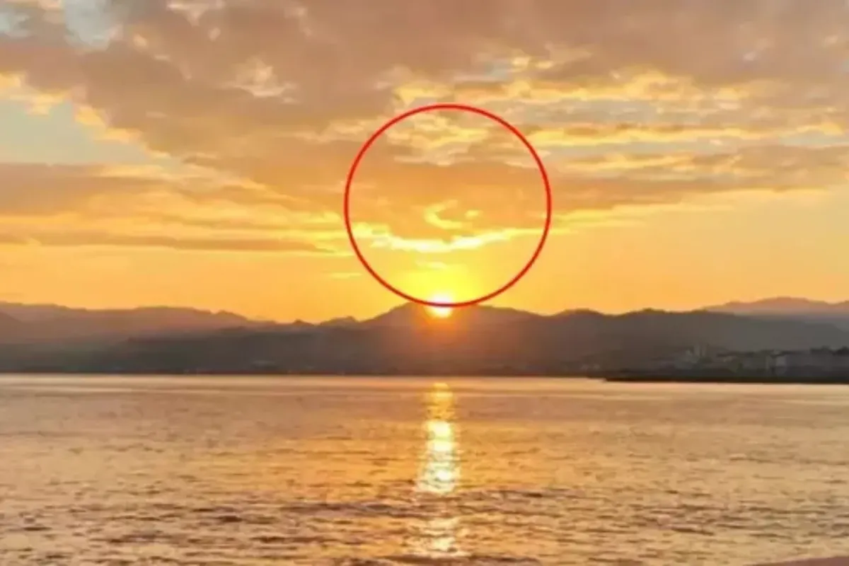 Ordu'da Gündoğumunda Ay-Yıldız Sürprizi! Bulutlara Yansıyan Siluet Görenleri Duygulandırdı