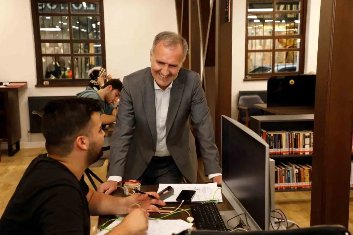İnegöl Nöbetçi Kitaphaneleri Artık Pazar Günleri de Gençlere Hizmet Verecek