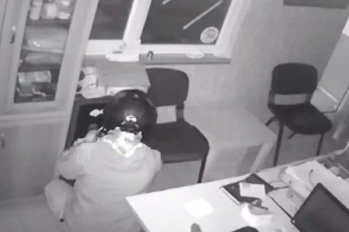 Yedek anahtar ile eski dükkanını soydu