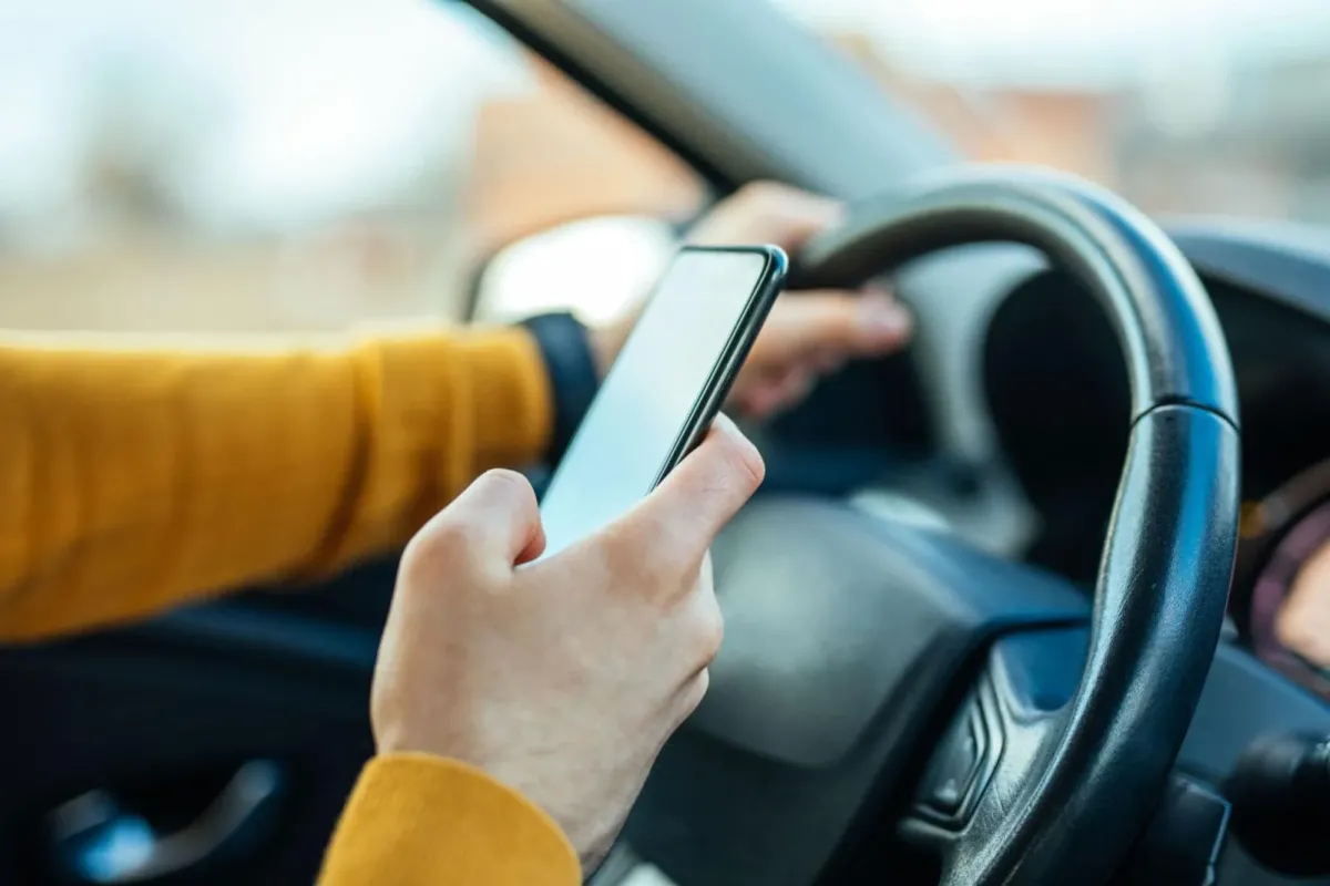 Trafikte Telefon Kullanan Yandı! Bedeli ağır olacak