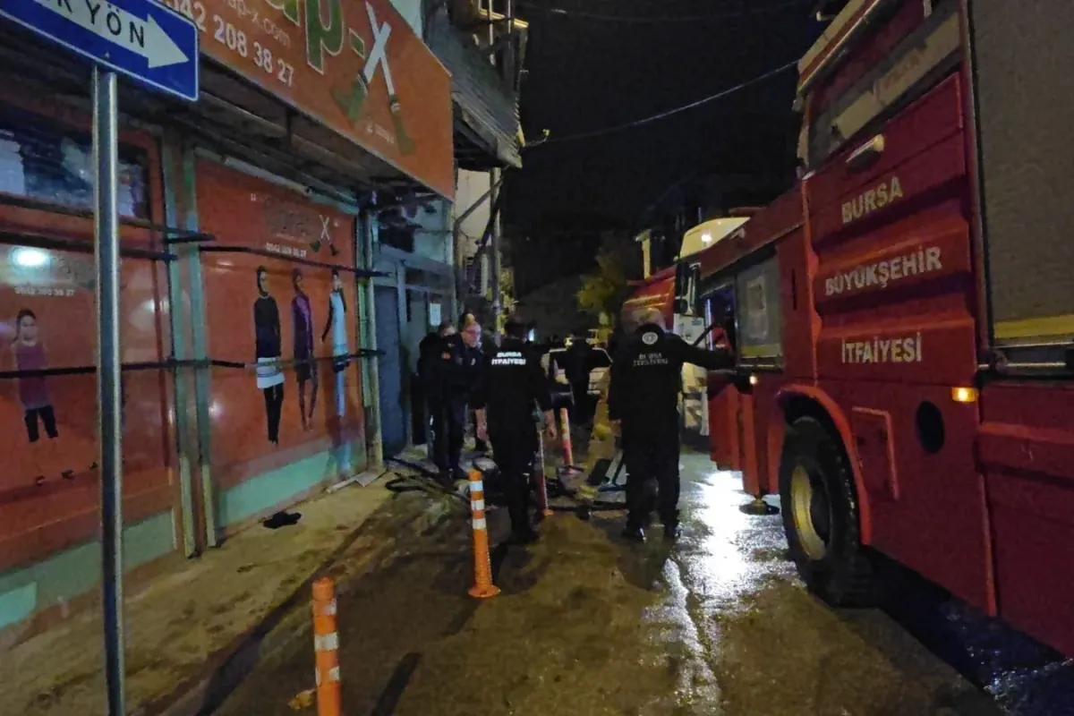 İnegöl’de Ahşap Binada Çıkan Yangın Korkuttu
