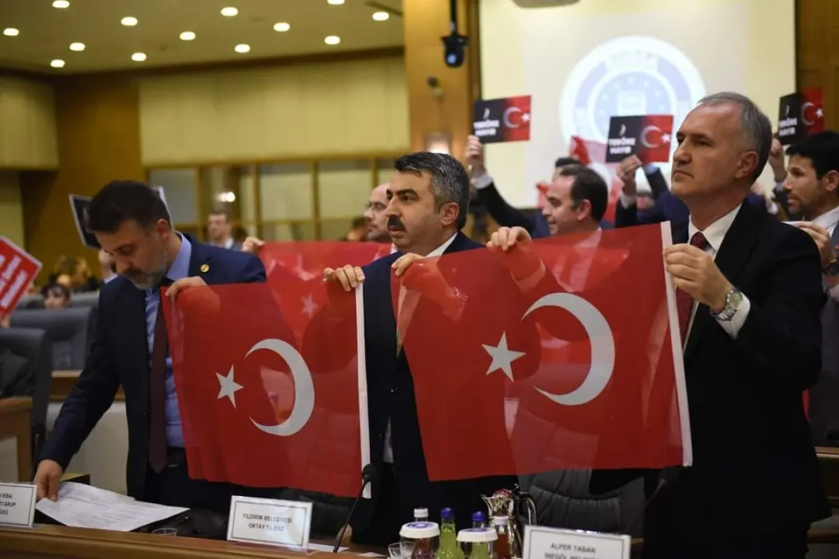 Bursa Büyükşehir Meclisi’nde Kayyum Polemiği: Bayraklar ve Dövizler Konuştu