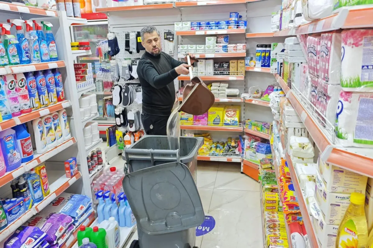İnegöl'de yağış sonrası marketi su bastı