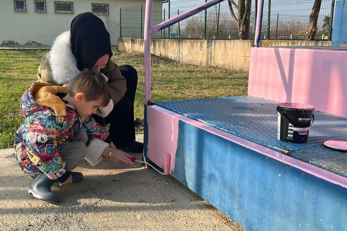 Orhaniyespor kadın tribünü artık pembe renk
