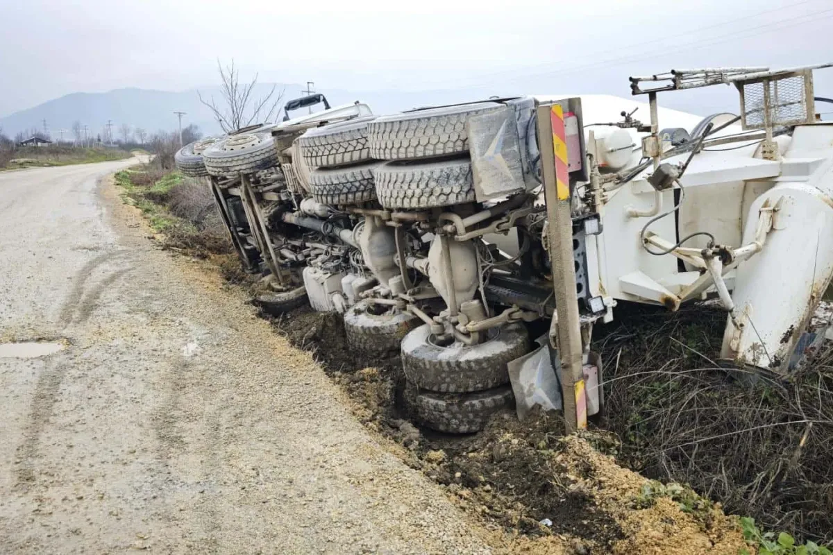 İnegöl'de Beton Mikseri Devrildi: 1 Yaralı