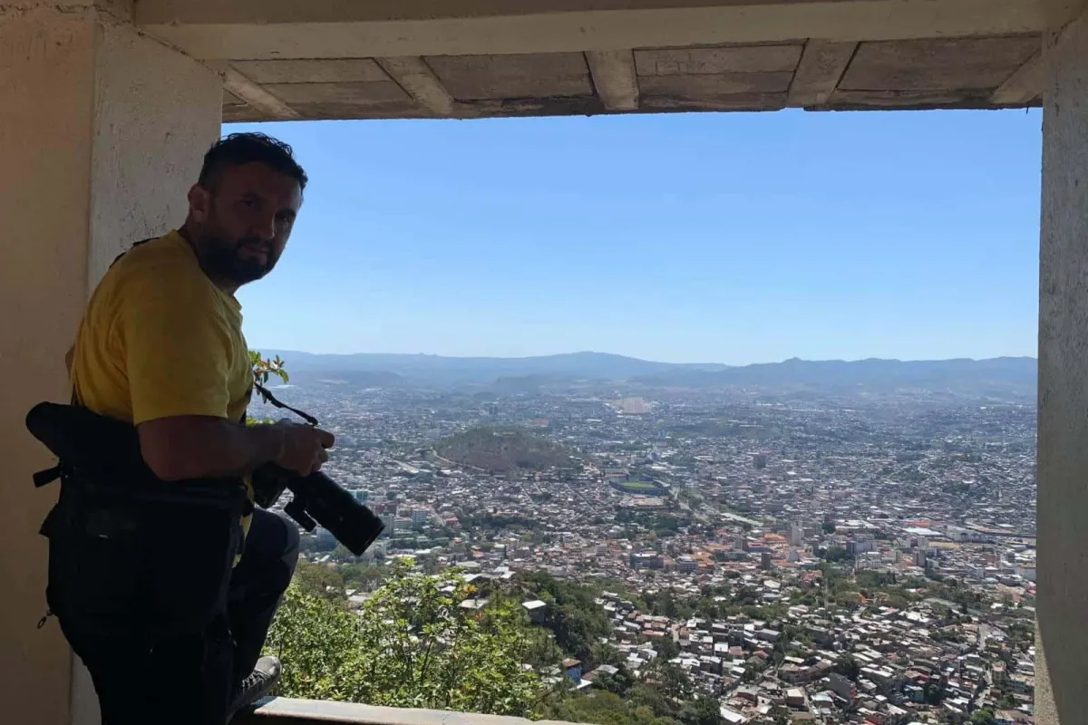İnegöllü Fotoğrafçı Resul Gümüş ve Eşi Cezayir’de Alıkonuldu!