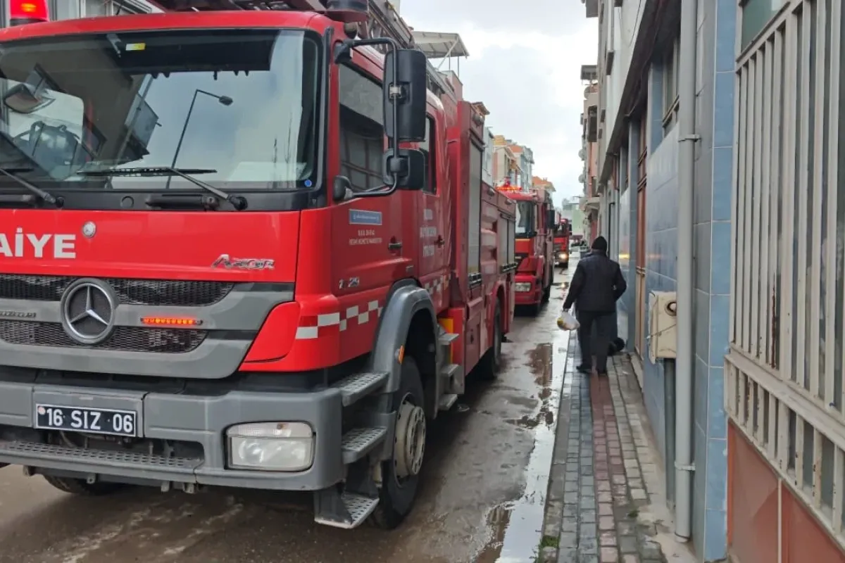 İnegöl'de Çatı Yangını! Mahallede Korku Dolu Anlar