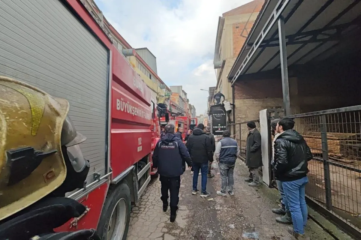 İnegöl’de Mobilya İmalathanesinde Yangın Paniğe Neden Oldu