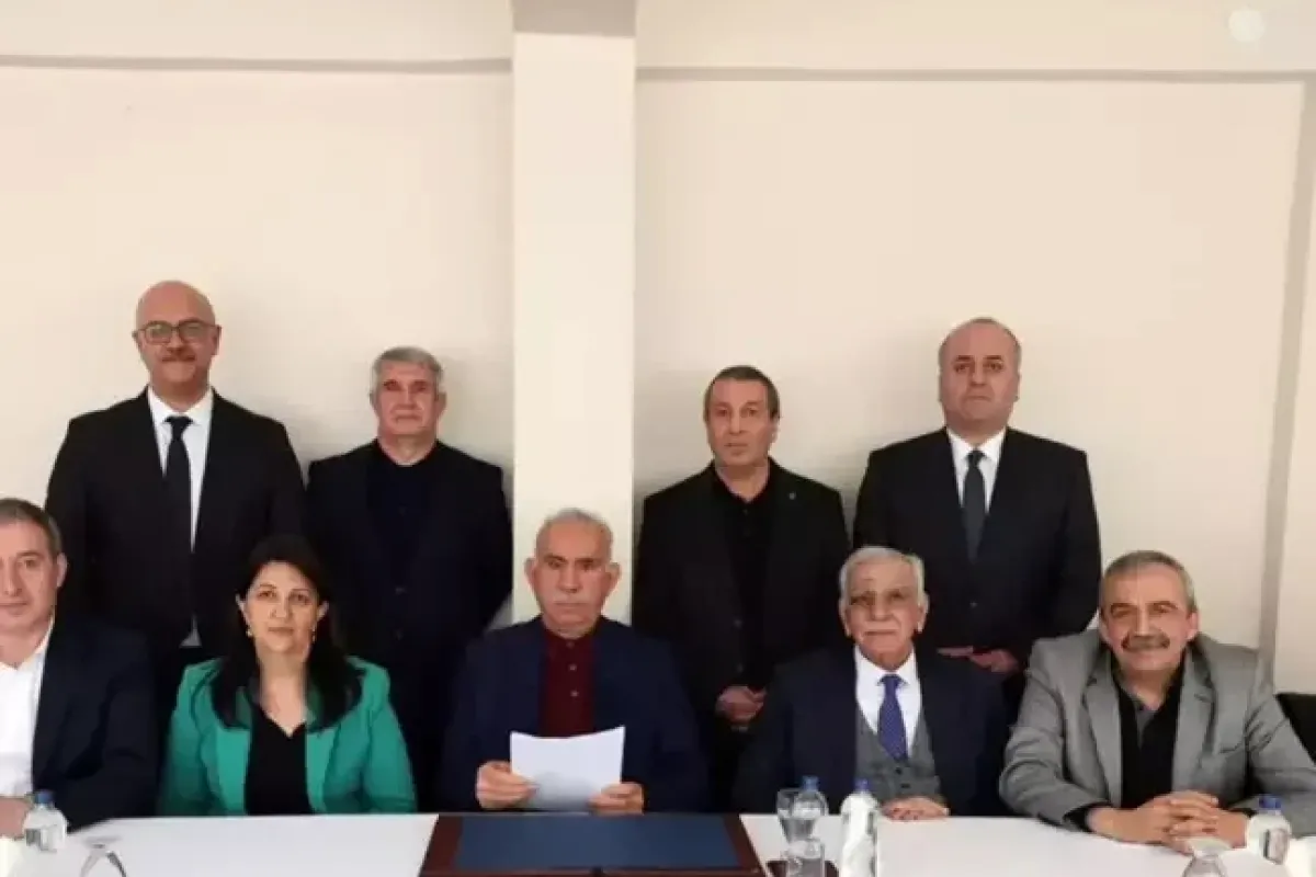 Abdullah Öcalan'dan PKK'ya tarihi çağrı