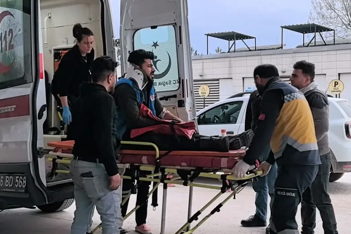 Tadilat için çıktığı çatıdan düşerek yaralandı