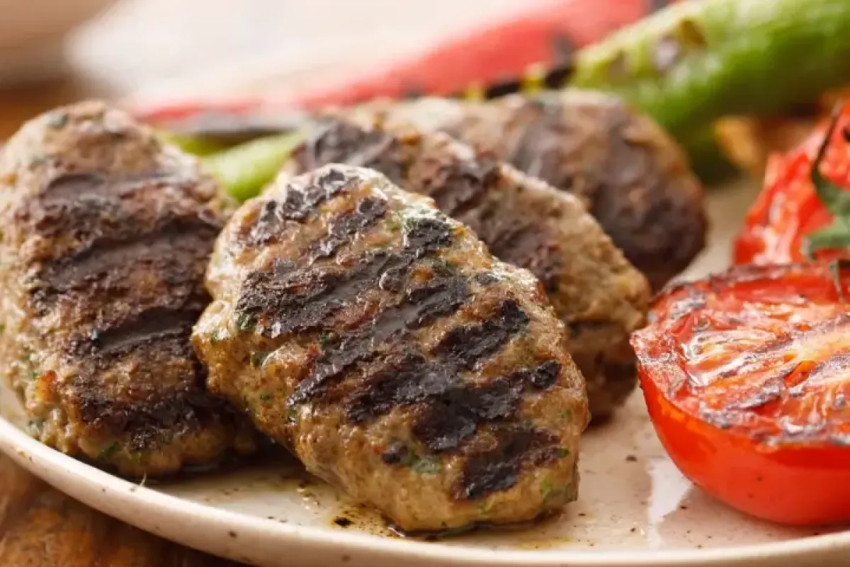 Köfte diye bakın ne yedirmişler