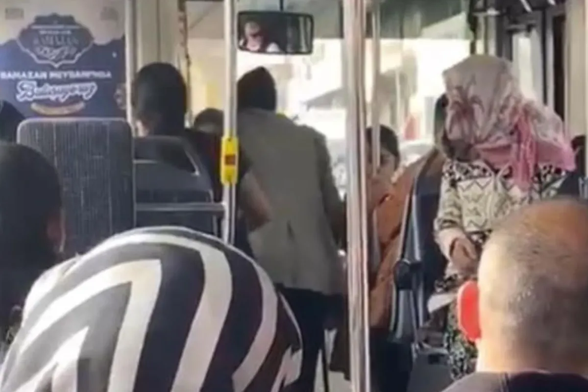 Otobüste evlilik teklifi hüsranla bitti!