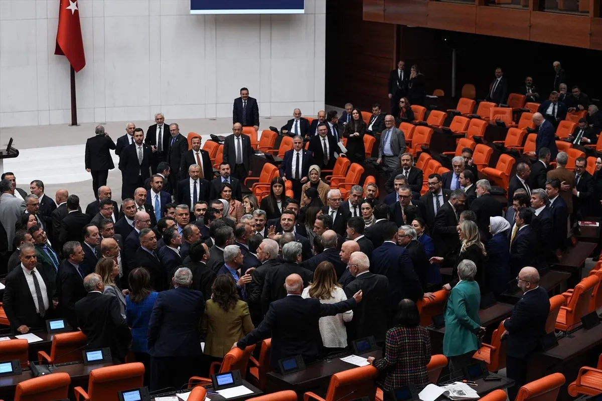 Milletvekillerinin kavgasının faturası emeklilere kesildi