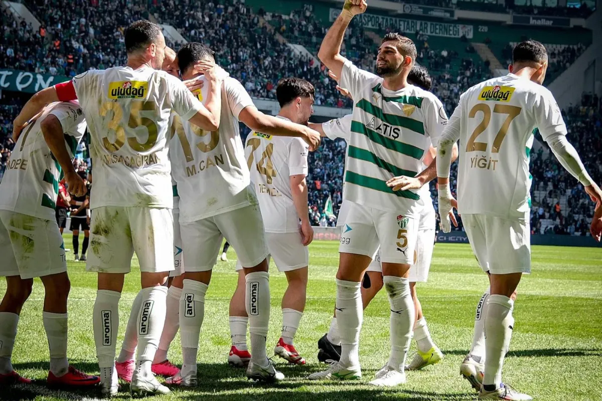 Bursaspor yeni teknik direktörü ile gol oldu yağdı