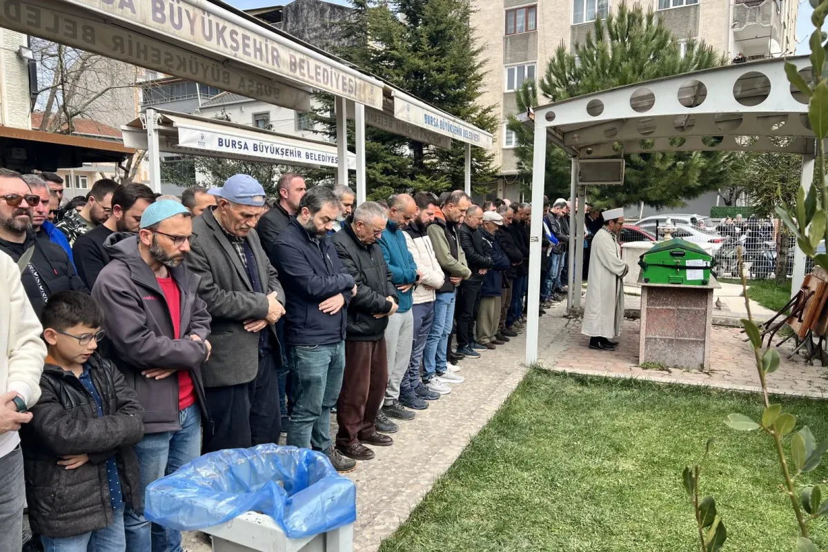 Gözyaşlarıyla son yolculuğuna uğurlandı