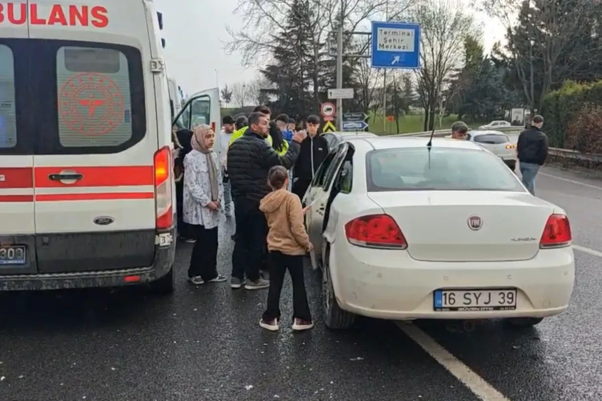 Bursa-Ankara Karayolunda Zincirleme Trafik Kazası: 4 Yaralı