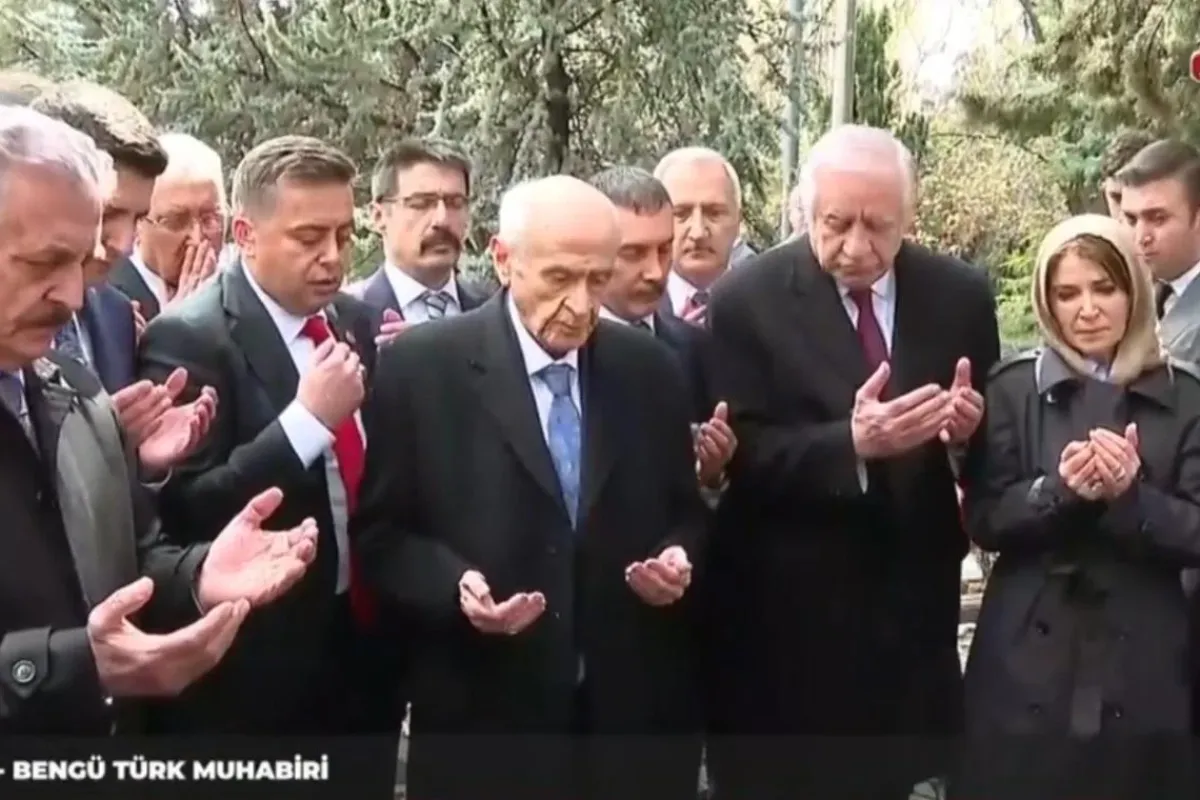 Bahçeli'den ilk görüntü, Alparslan Türkeş’in Mezarını Ziyaret Etti