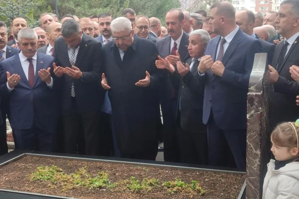 MHP'nin Kurucu Lideri Alparslan Türkeş, mezarı başında anıldı