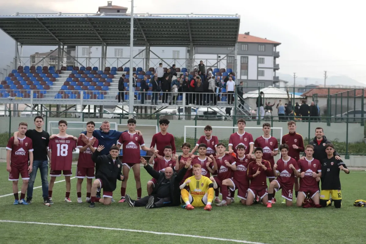 İnegölspor, Kütahyaspor müsabakasında goller ve kartlar havada uçuştu