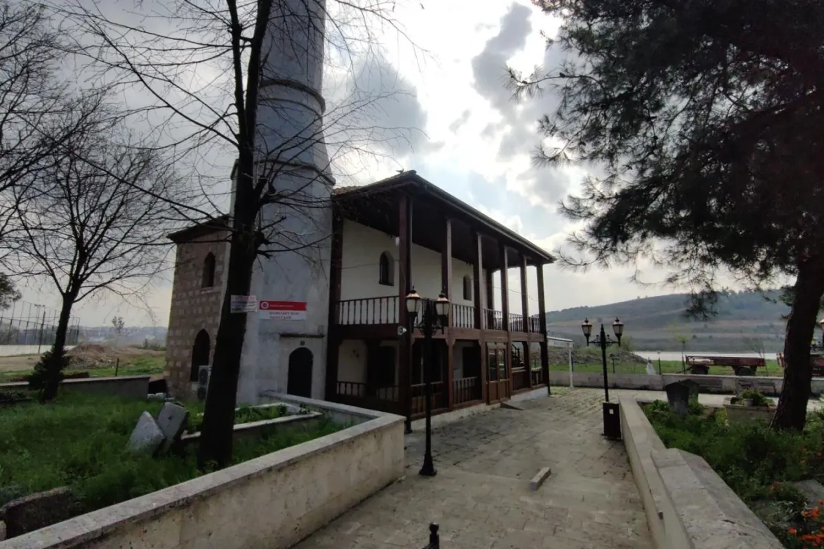 İnegöl’deki Camideki Darp İddialarına İmamdan Yanıt
