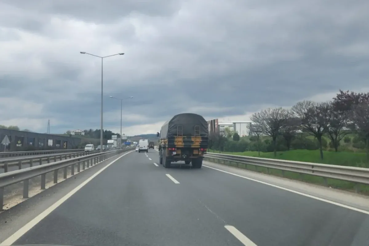 İnegöl’den Geçen Askeri Sevkiyat Araçları Dikkat Çekti