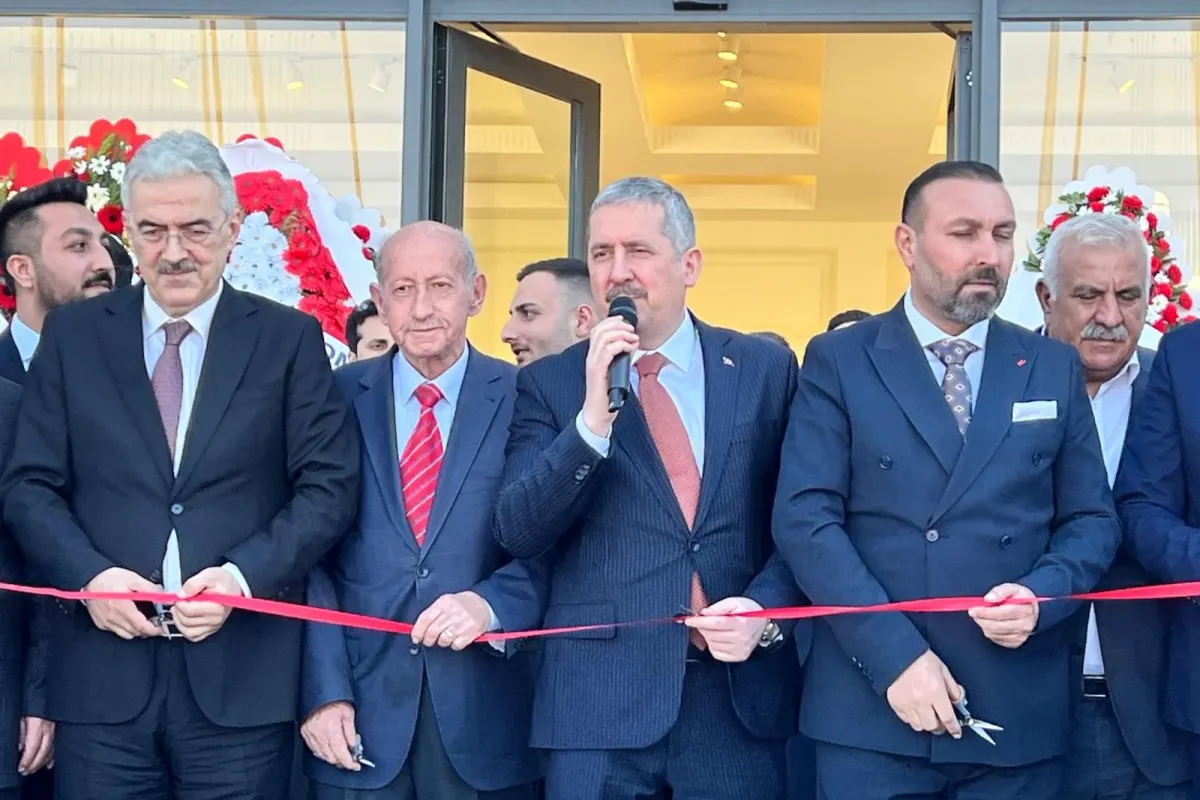 Dasell, Pierre Cardin ve Lacivert Mobilya Mağazaları Törenle Açıldı