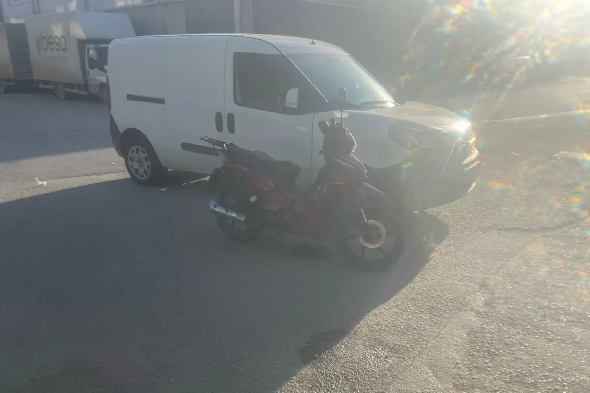İnegöl’de Motosiklet ve Otomobil Çarpıştı!
