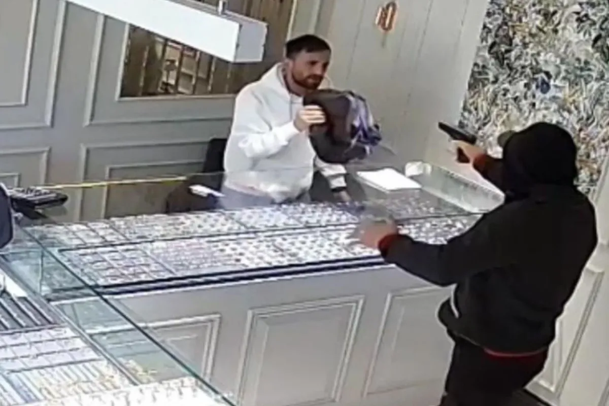 Para sayma makinesi hayatını kurtardı...