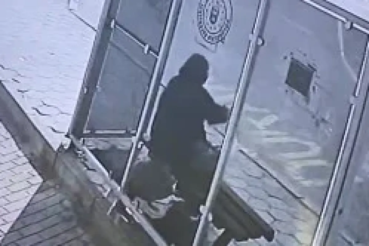 İnegöl'de durakta bulduğu poşeti alarak kayıplara karıştı