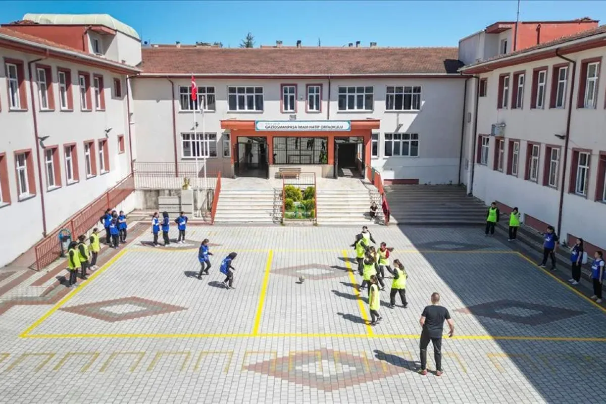 İnegöl’de Okul Bahçeleri Geleneksel Oyunlarla Canlandı