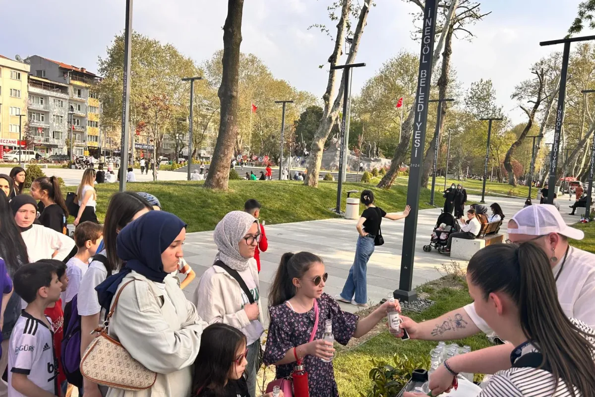 Vatandaş İnegöl gazozunun tadına baktı