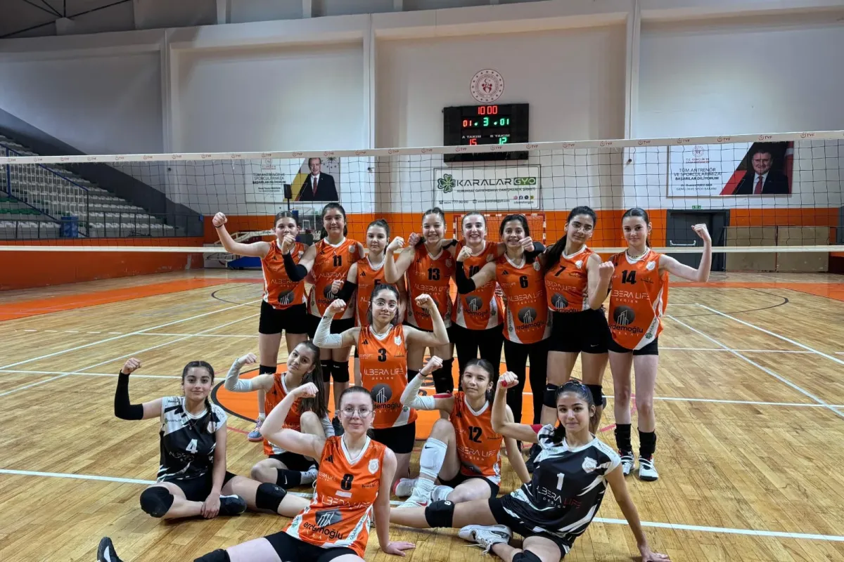 Akhisarspor Kız Voleybol Takımı İlk Sezonunda Büyük Başarı