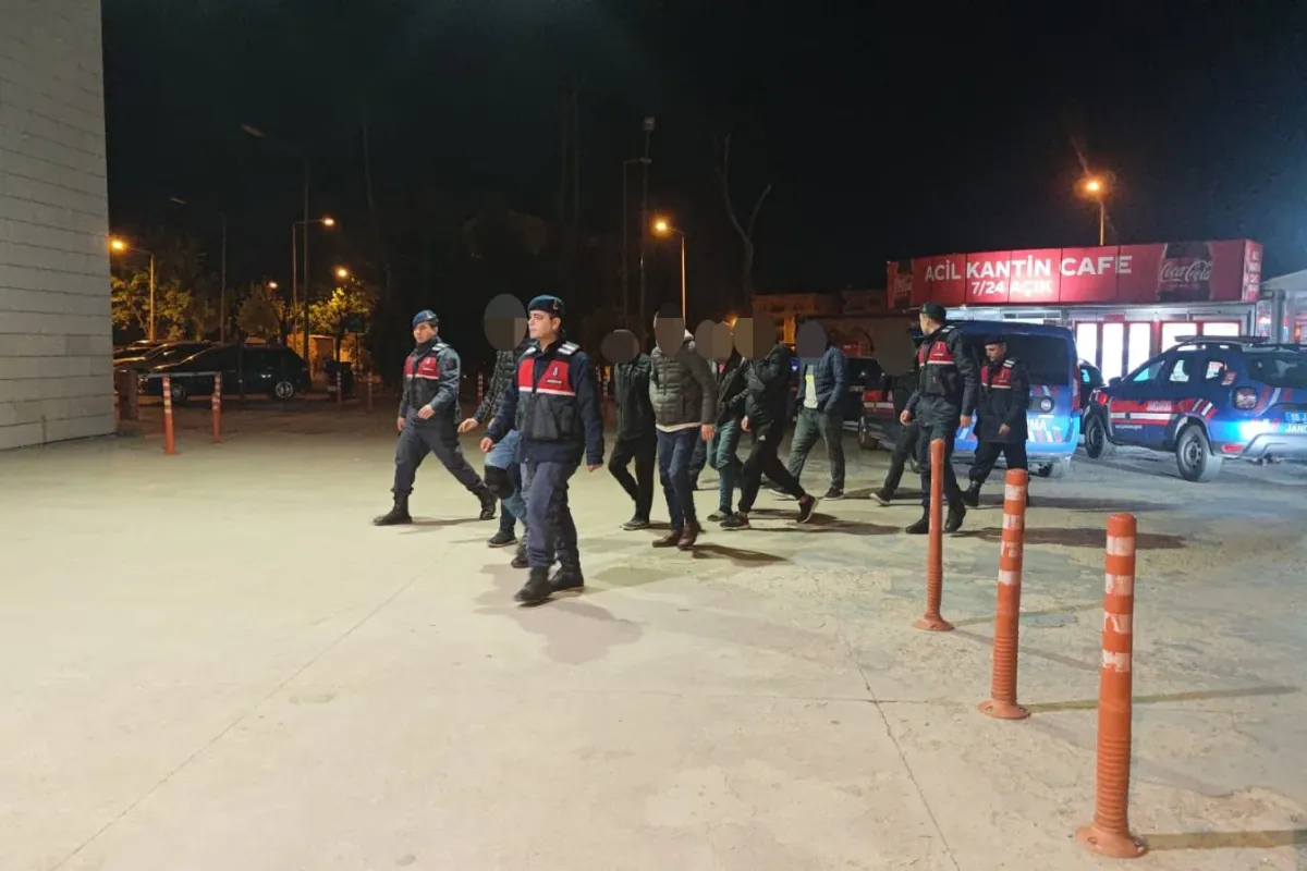 8 kişi uyuşturucu partisi yaparken yakalandılar