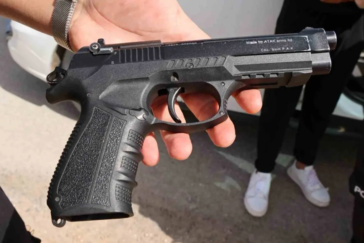 İnegöl'de tuvalette bulunan silah polisi alarma geçirdi