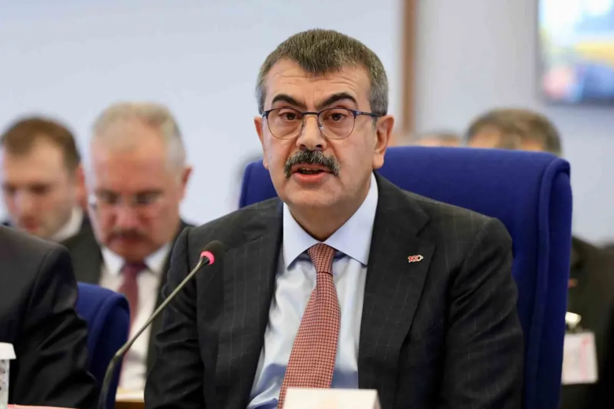 Okullar erken kapanacak mı ? Bakandan net açıklama