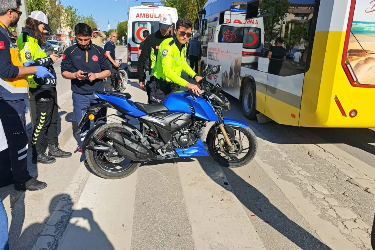 Motosikletli gençler ölümden döndü!