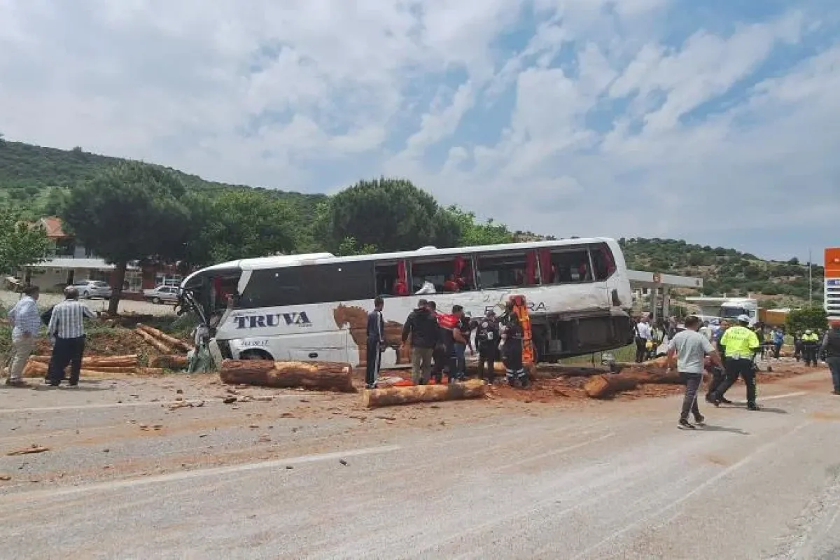 Katliam gibi kaza 8 ölü 28 yaralı