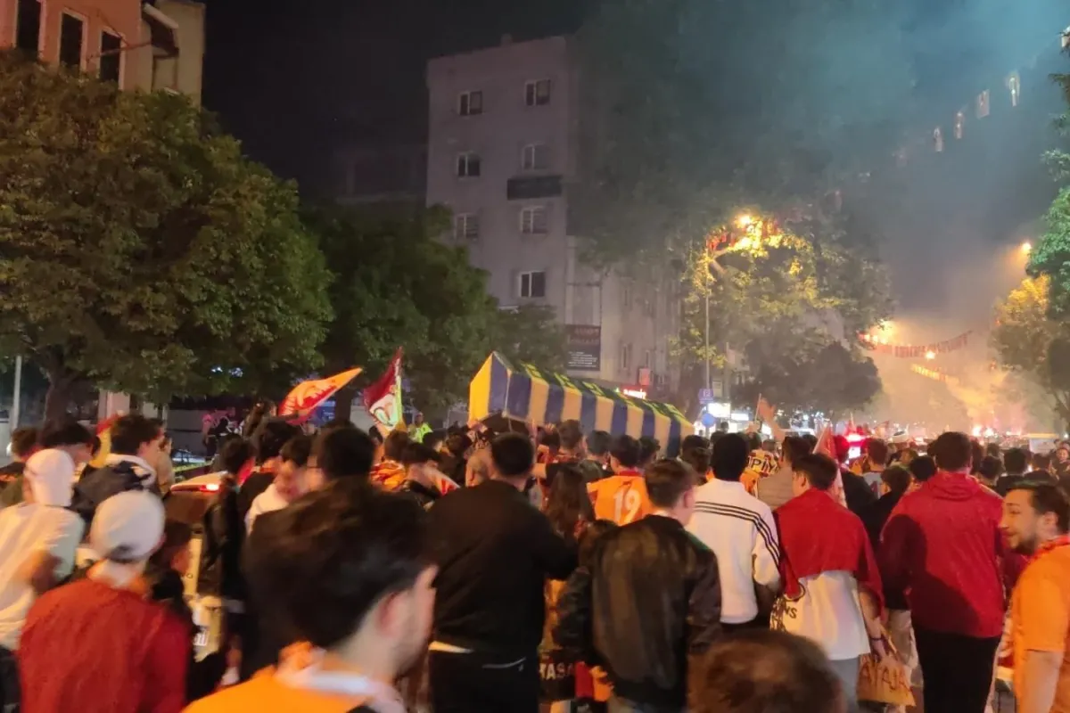 Galatasaray'ın Şampiyonluğunda Fenerbahçe Tabutlu Kutlama