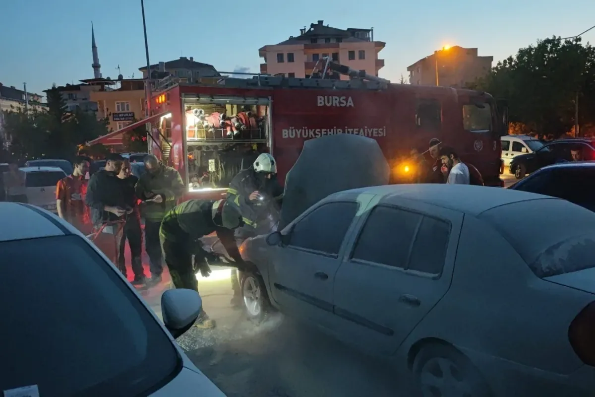 İnegöl Devlet Hastanesi Otoparkında Otomobil Yangını Paniği