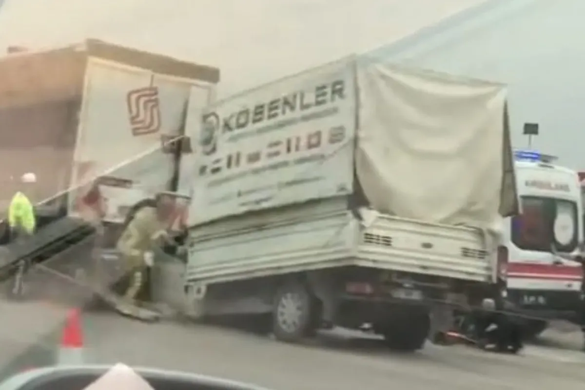 İnegöllü sürücü feci kazada kabine sıkıştı!