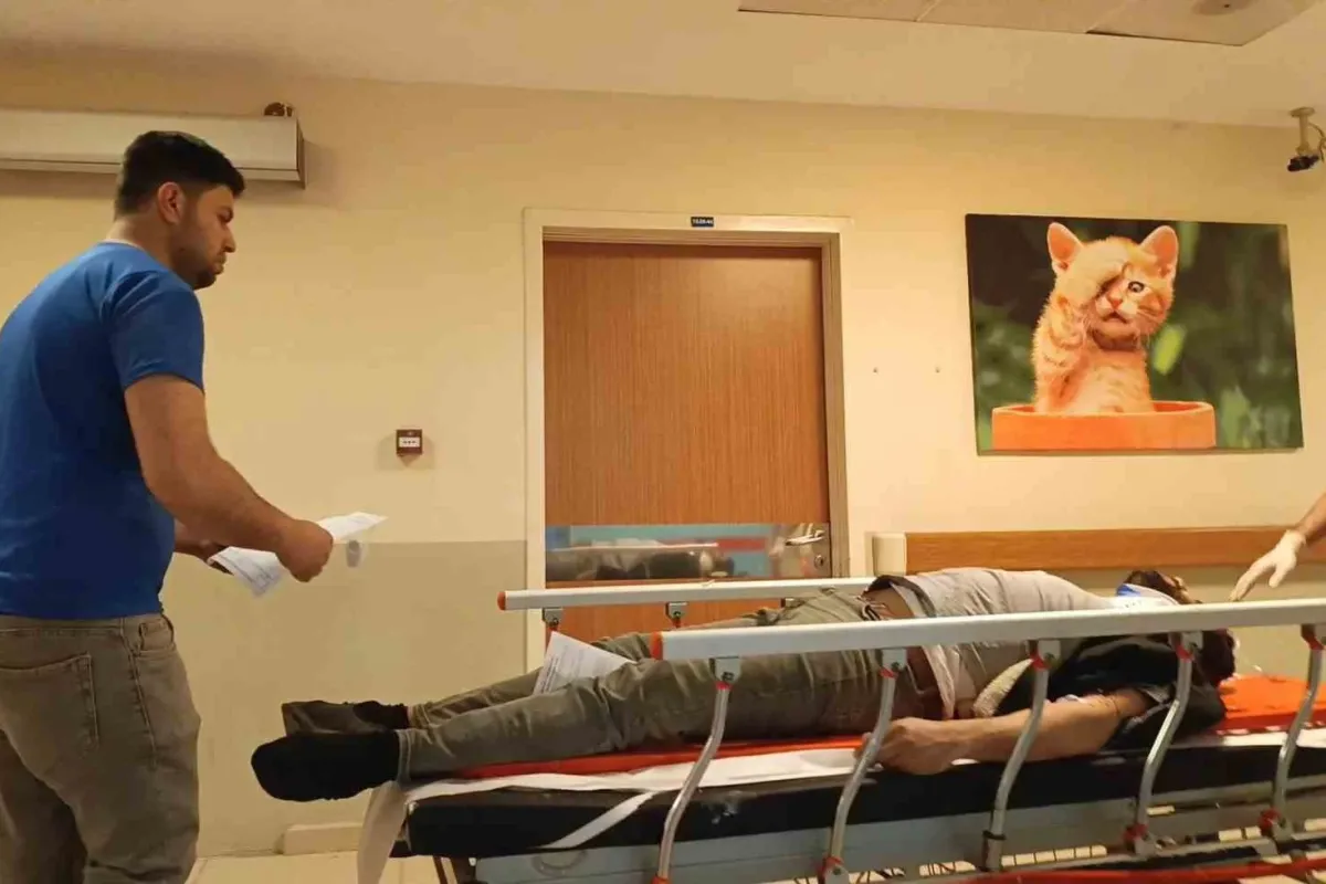 Otomobil ile motosiklet çarpıştı: 3 yaralı