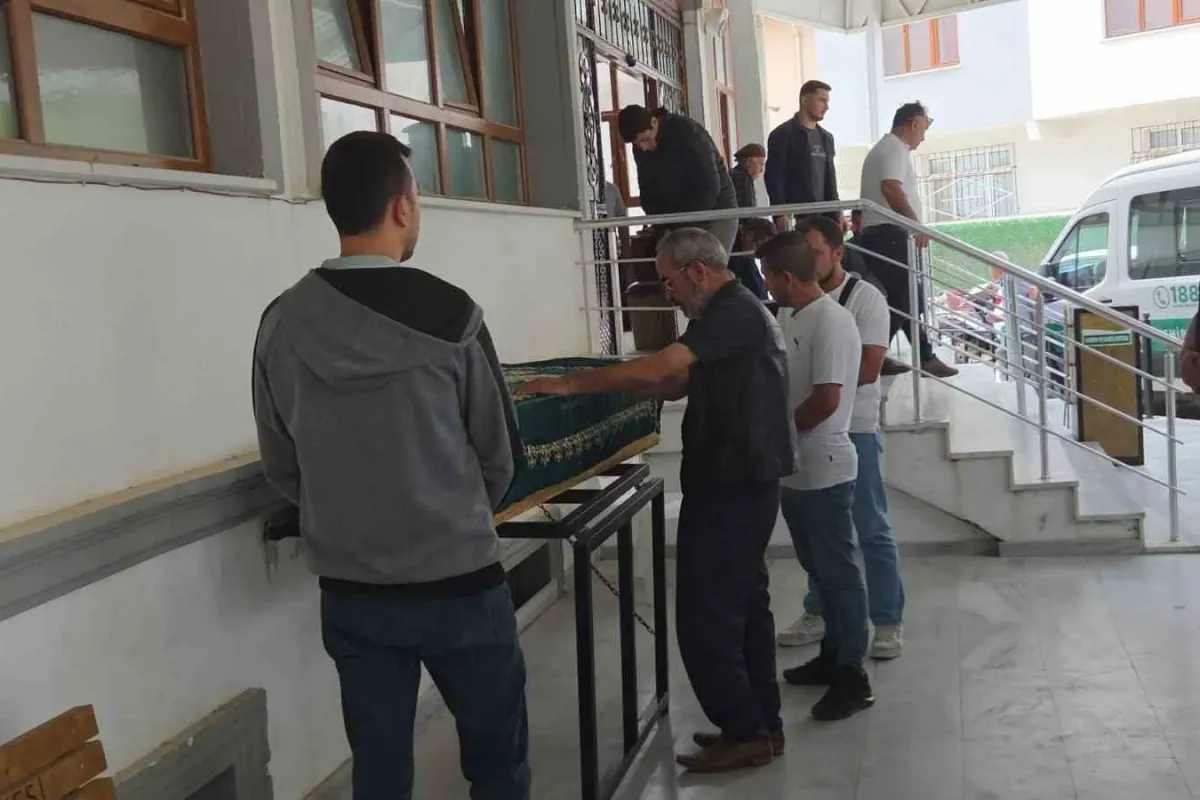 Bağ evinde balta ile öldürülen 25 yaşındaki genç adam toprağa verildi