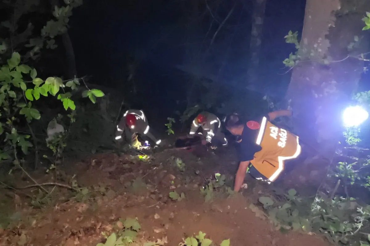 Uçurumda can pazarı 1'i ağır 3 yaralı
