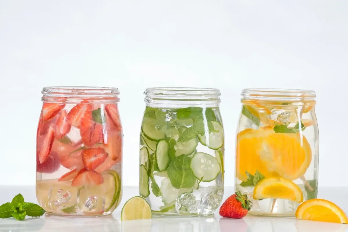 Doğal Detoks Suları: Yaz Boyu Hafif Kalın