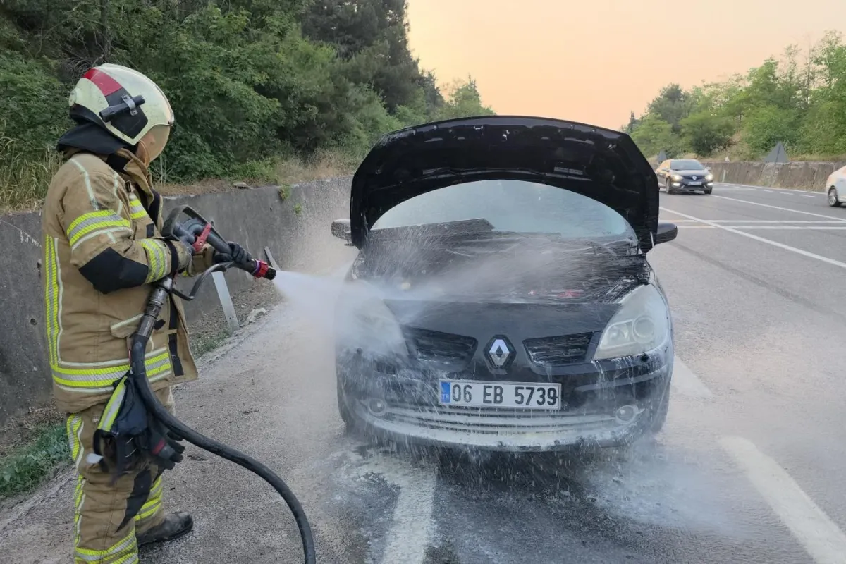 Seyir halindeki otomobil alevlere teslim oldu