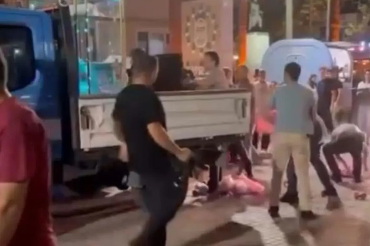 Seyyar satıcılar ile zabıta birbirine girdi!